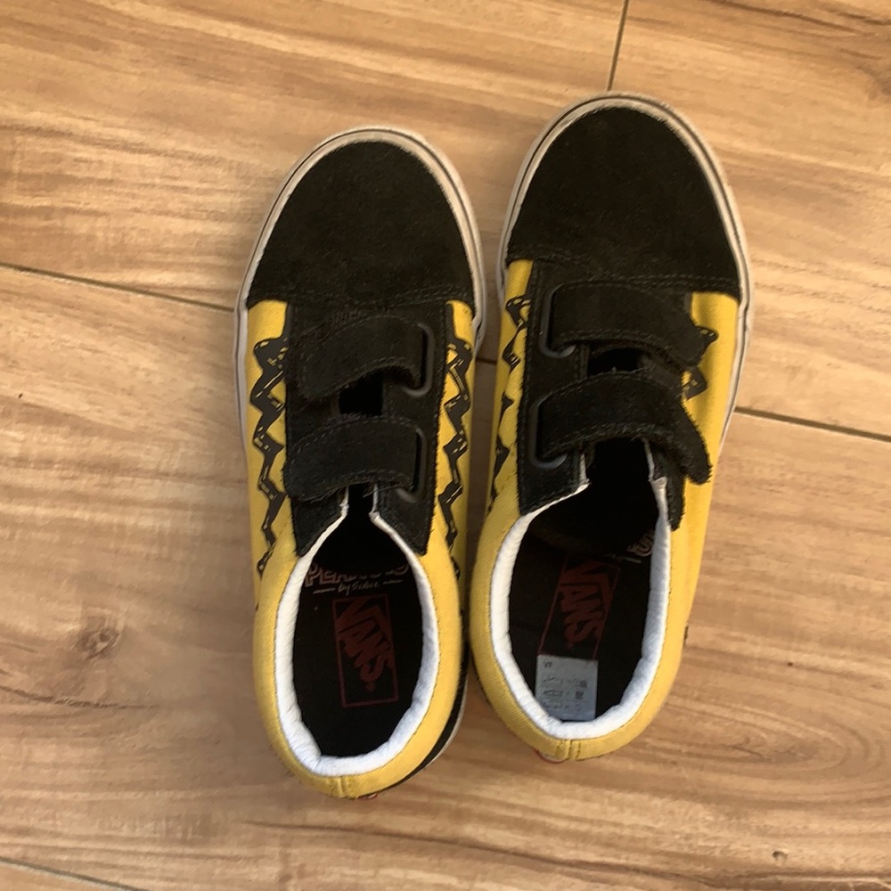 Kids 13.5 Charlie Brown VANS.